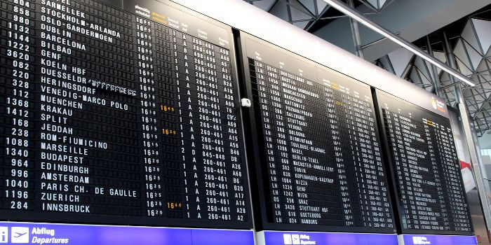 Bild von einer Anzeigentafel am Flughafen