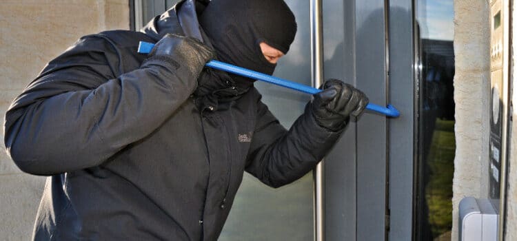 Anrufbeantworter im Urlaub aktivieren oder zu gefährlich wegen Einbrecher?